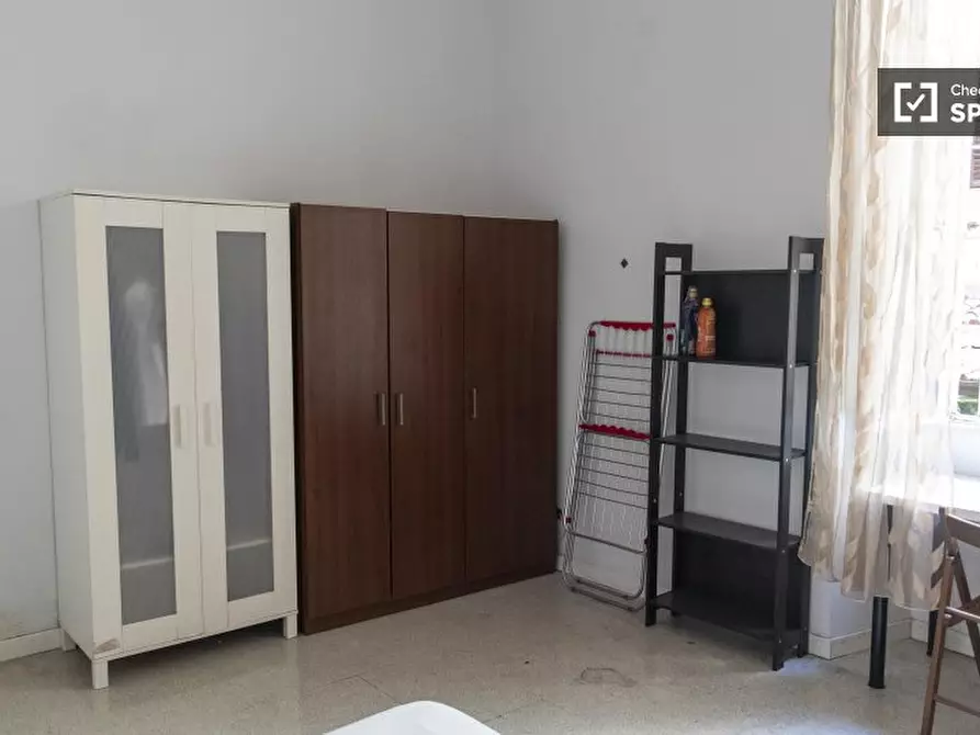 Immagine 3 di Camera condivisa in affitto  in Via Napoleone III a Roma