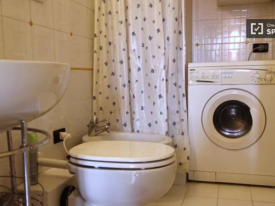 Immagine 17 di Camera condivisa in affitto  in via Luigi Cesana a Roma