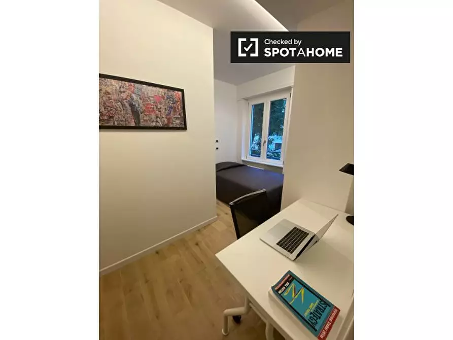 Immagine 5 di Camera condivisa in affitto  in Largo Ettore Marchiafava a Roma