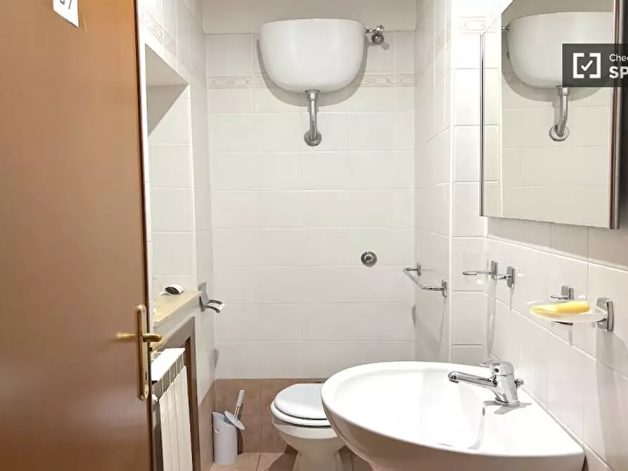 Immagine 5 di Camera condivisa in affitto  in Via Alessandro Brisse a Roma