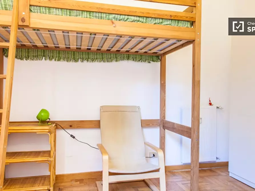 Immagine 2 di Camera condivisa in affitto  in via La Spezia a Roma