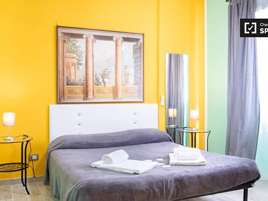 Immagine 3 di Camera condivisa in affitto  in Via Venzone a Roma