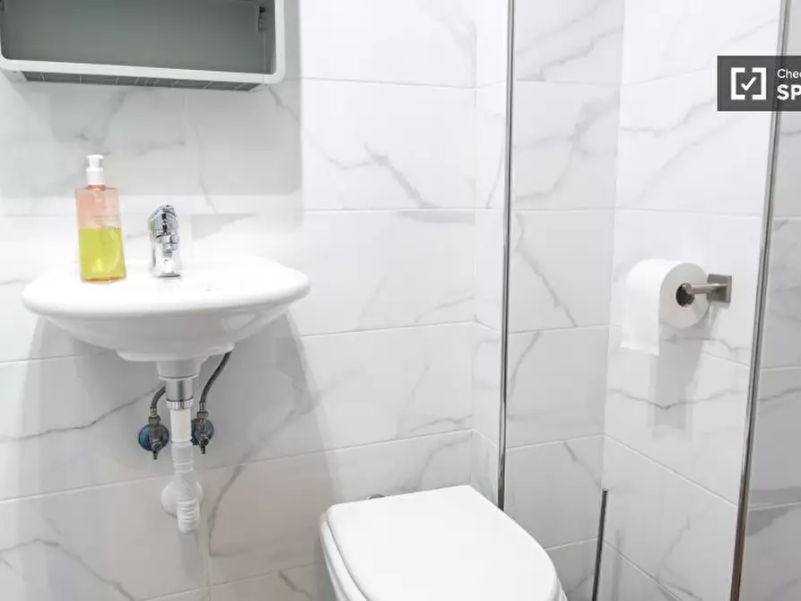 Immagine 18 di Camera condivisa in affitto  in Via Vetulonia a Roma