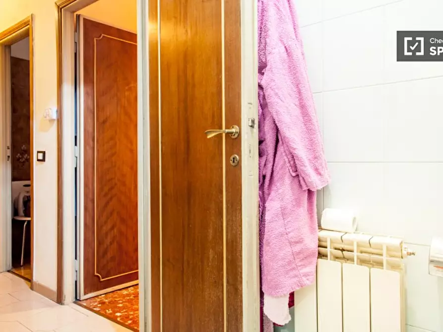 Immagine 11 di Camera condivisa in affitto  in Via Gaspare Gozzi a Roma