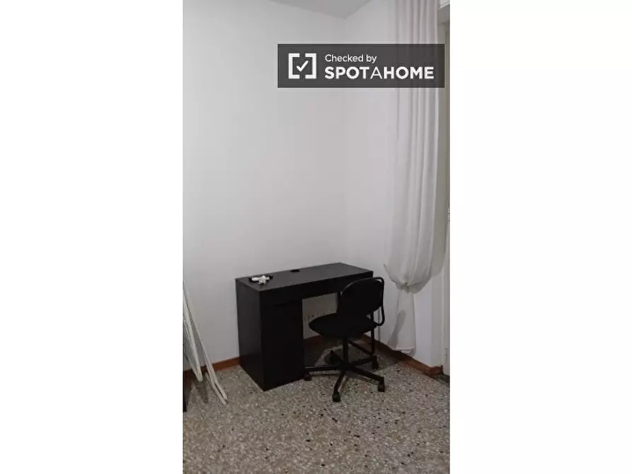 Immagine 2 di Camera condivisa in affitto  in Via Portuense a Roma