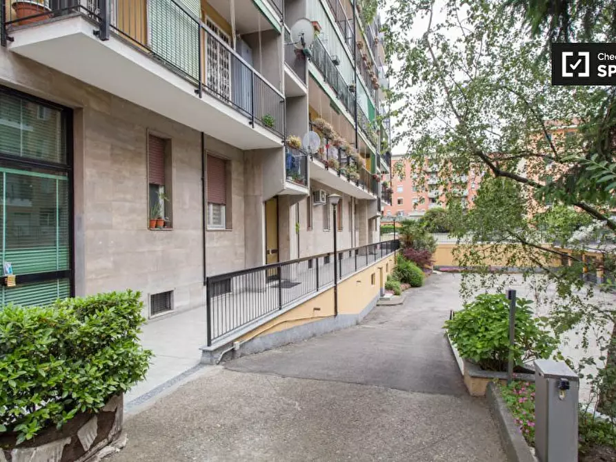 Immagine 18 di Camera condivisa in affitto  in Via Marta Navarra Bernstein a Milano