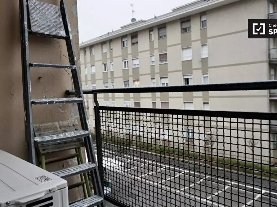 Immagine 2 di Camera condivisa in affitto  in Via Orbetello a Milano