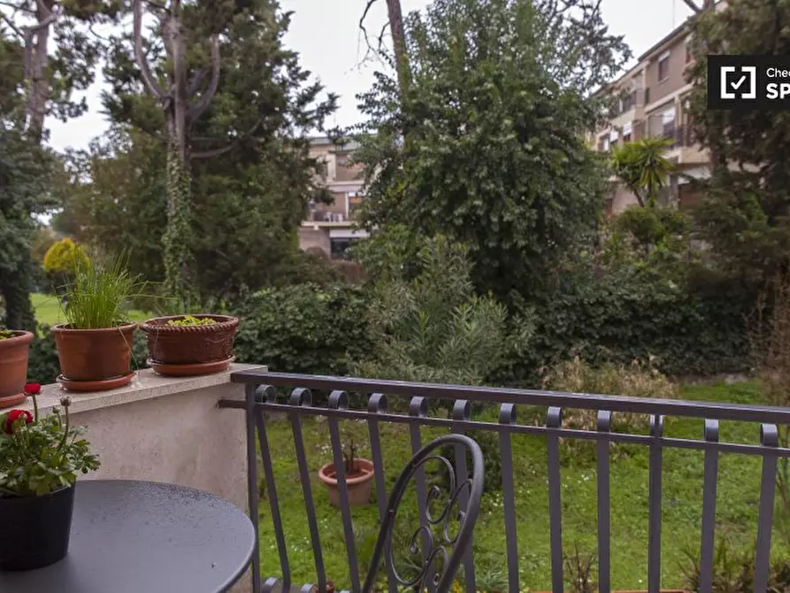 Immagine 13 di Camera condivisa in affitto  in Via Anite di Tegea a Roma