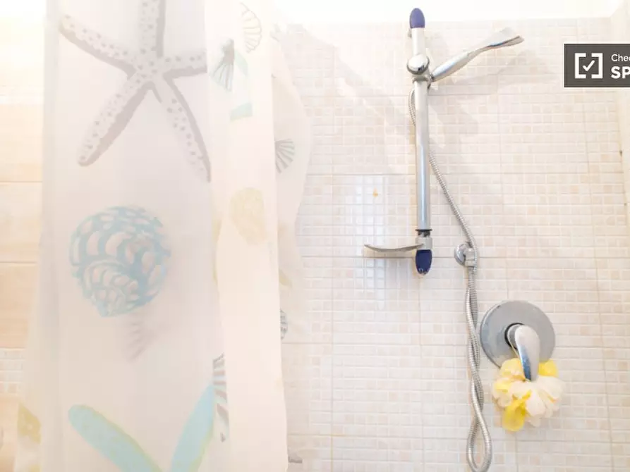 Immagine 18 di Camera condivisa in affitto  in Largo Somalia a Roma