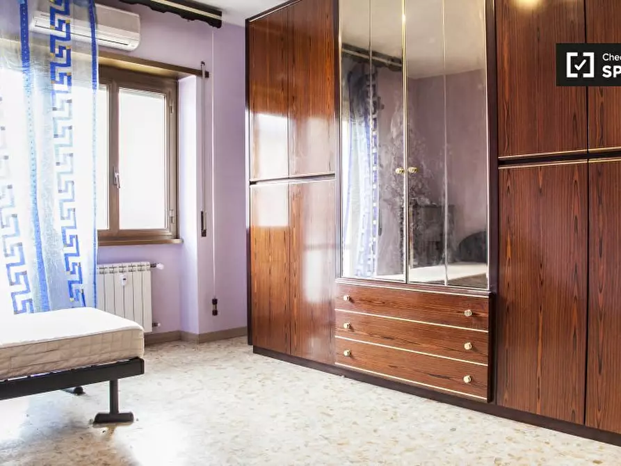 Immagine 4 di Camera condivisa in affitto  in Via Altavilla Irpina a Roma