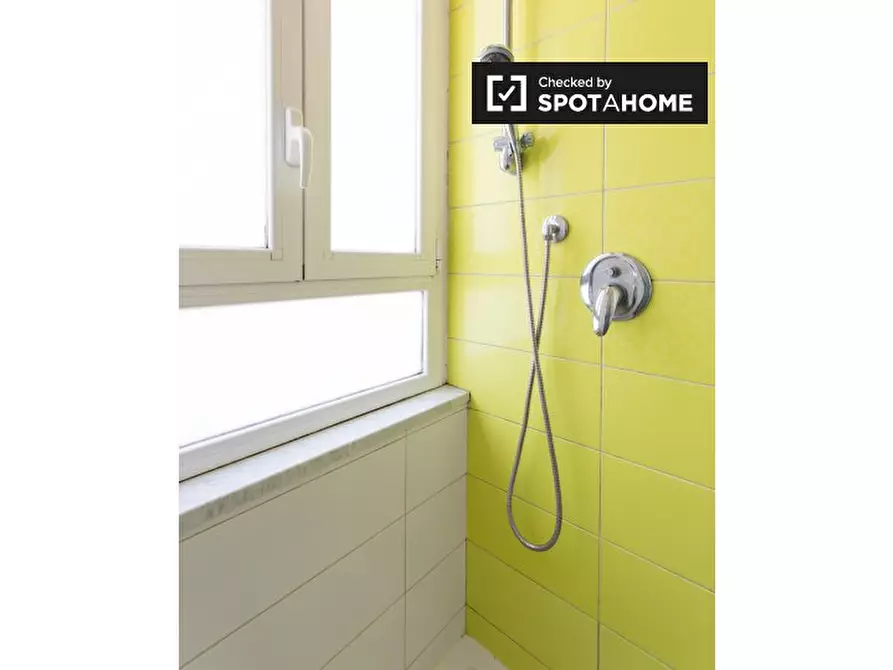 Immagine 19 di Camera condivisa in affitto  in Piazzale Susa a Milano