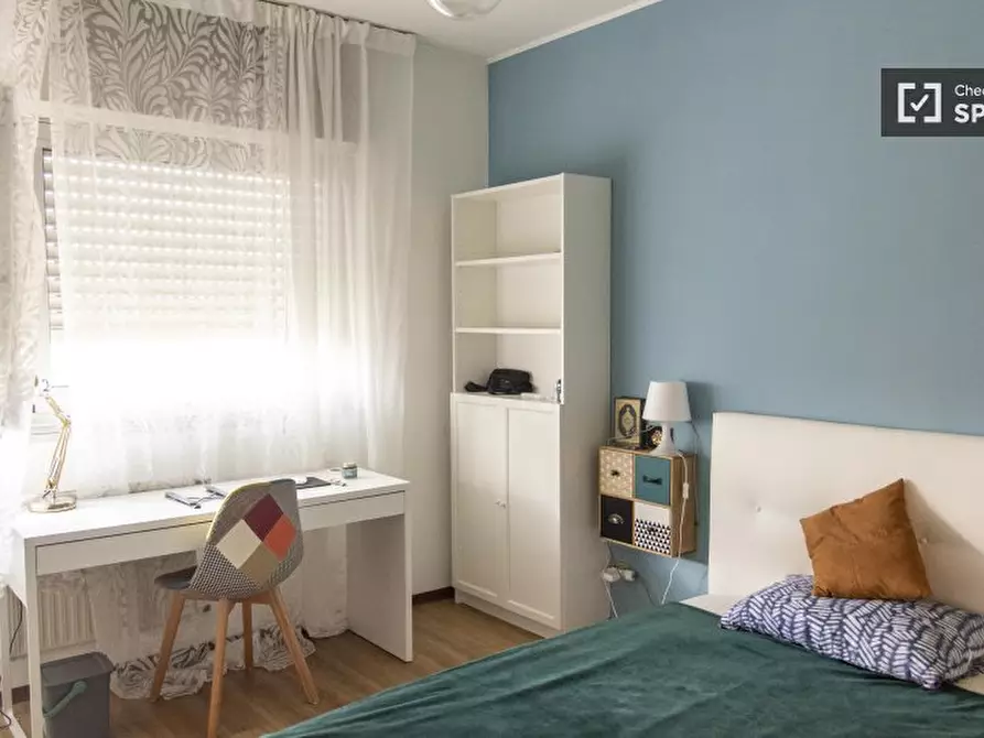 Immagine 1 di Camera condivisa in affitto  in Via Clemente Rebora a Roma