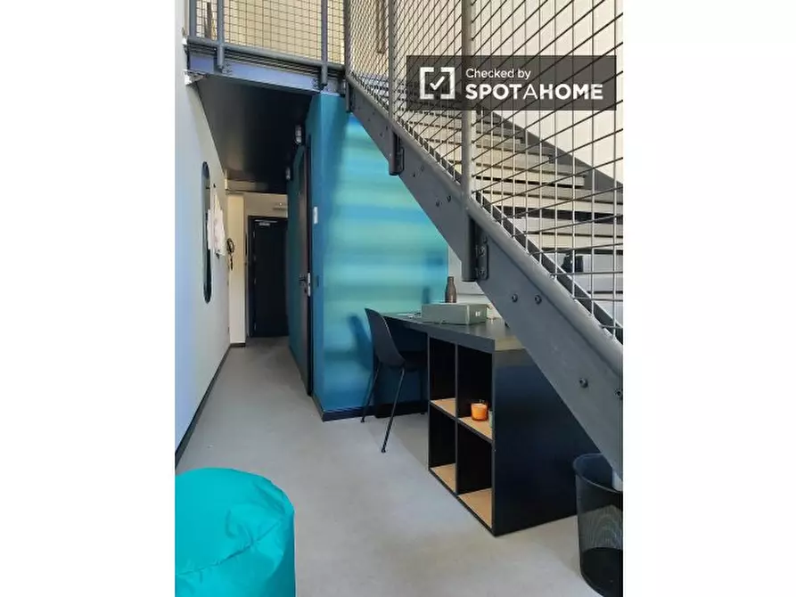 Immagine 3 di Camera condivisa in affitto  in Viale Giovanni Suzzani a Milano