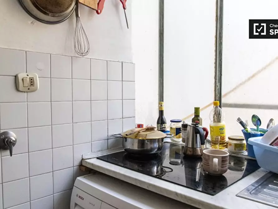 Immagine 13 di Camera condivisa in affitto  in Via Camilla a Roma