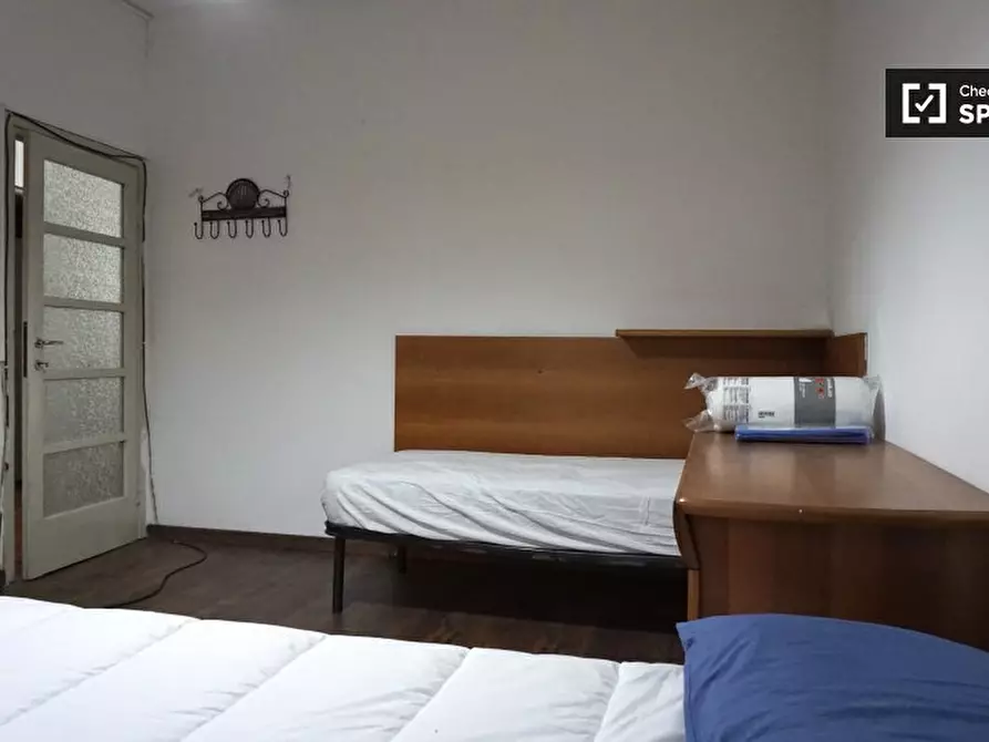 Immagine 2 di Camera condivisa in affitto  in Via Orbetello a Milano