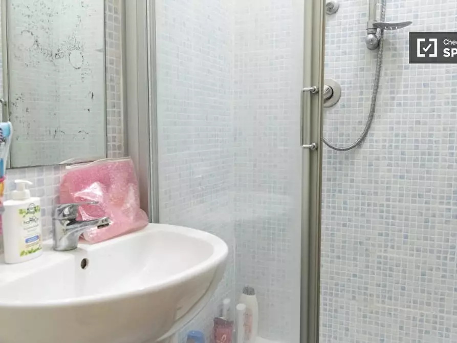 Immagine 16 di Camera condivisa in affitto  in Via Agri a Roma