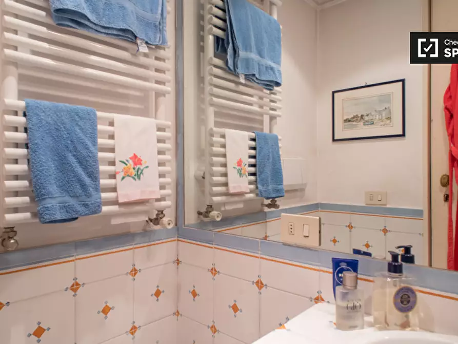 Immagine 11 di Camera condivisa in affitto  in Via Adige a Roma