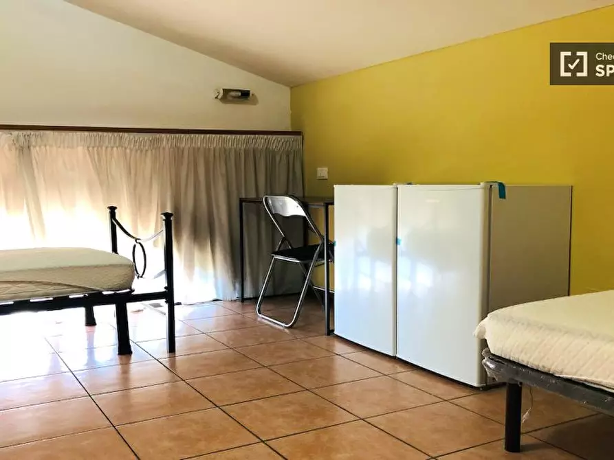 Immagine 2 di Camera condivisa in affitto  in Via Alessandro Brisse a Roma