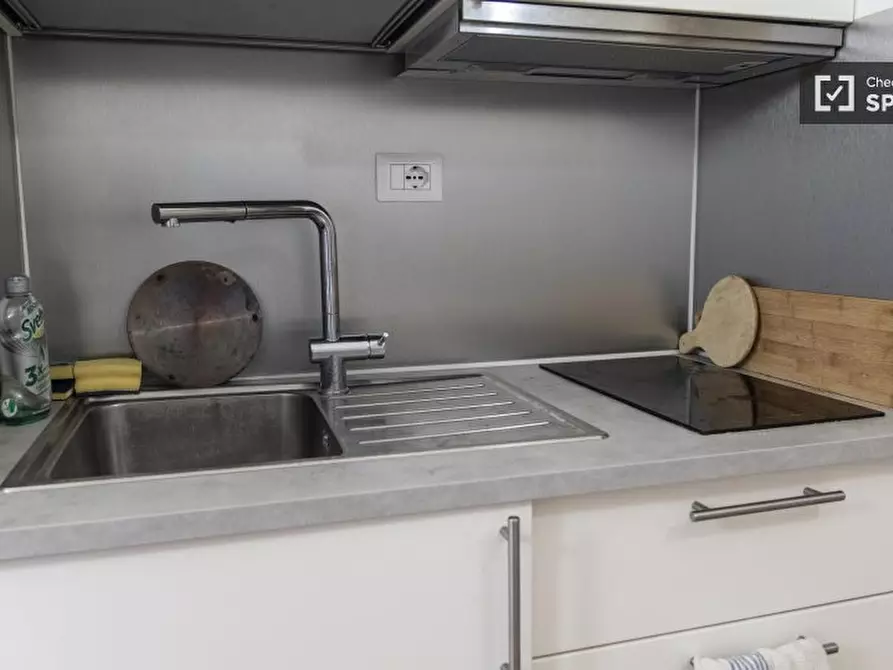 Immagine 12 di Camera condivisa in affitto  in Piazza Vescovio a Roma