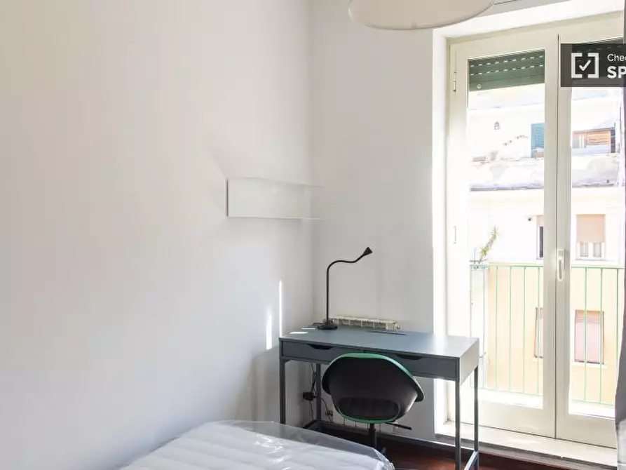 Immagine 2 di Camera condivisa in affitto  in Via Arezzo a Roma
