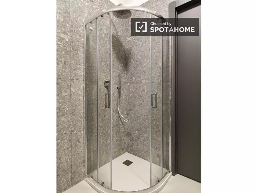 Immagine 6 di Camera condivisa in affitto  in Corso Italia a Milano