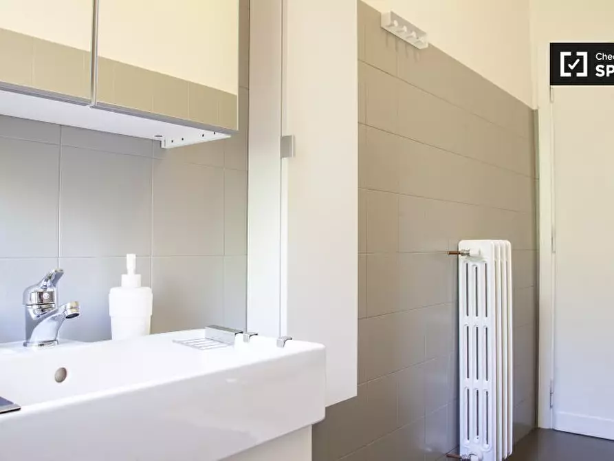 Immagine 12 di Camera condivisa in affitto  in Via degli Opimiani, 00174 Roma RM, Italy a Roma