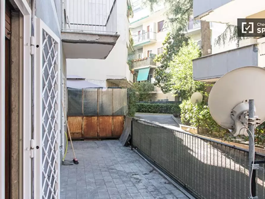 Immagine 10 di Camera condivisa in affitto  in Via Giuseppe Lorenzoni a Roma