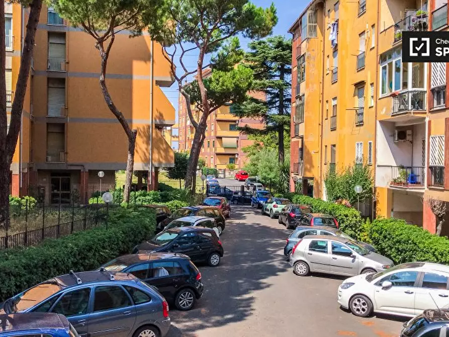 Immagine 4 di Camera condivisa in affitto  in Via Giuseppe Berneri a Roma