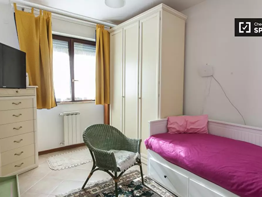 Immagine 4 di Camera condivisa in affitto  in Via del Podere Fiume a Roma