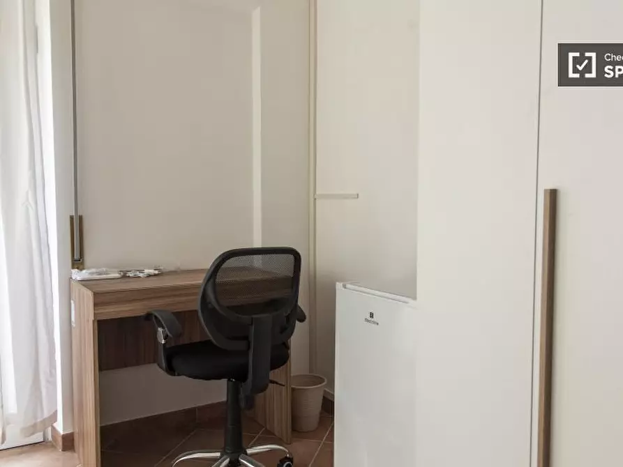Immagine 10 di Camera condivisa in affitto  in Via Antonino Pio a Roma
