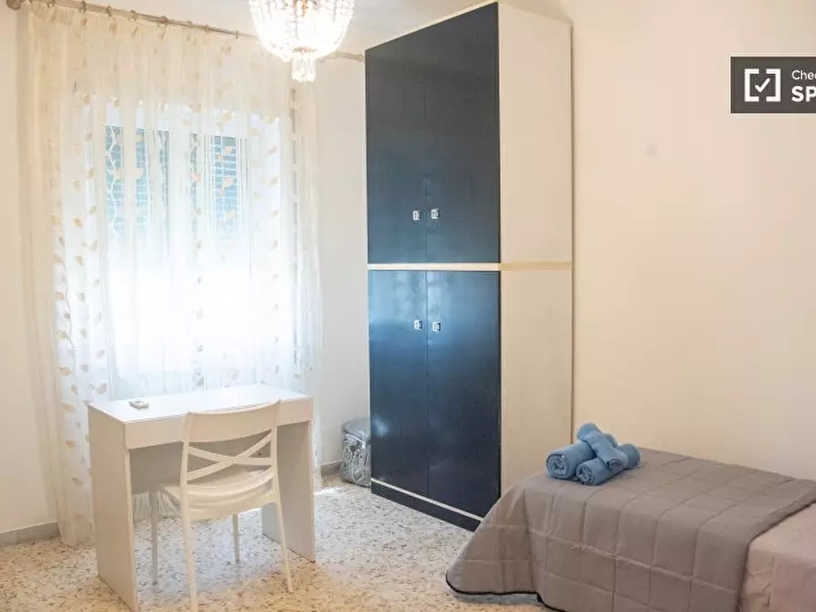 Immagine 10 di Camera condivisa in affitto  in Via Orbassano a Roma