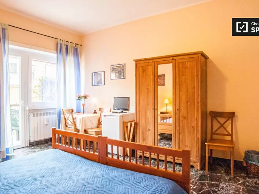 Immagine 2 di Camera condivisa in affitto  in Via della Cava Aurelia a Roma