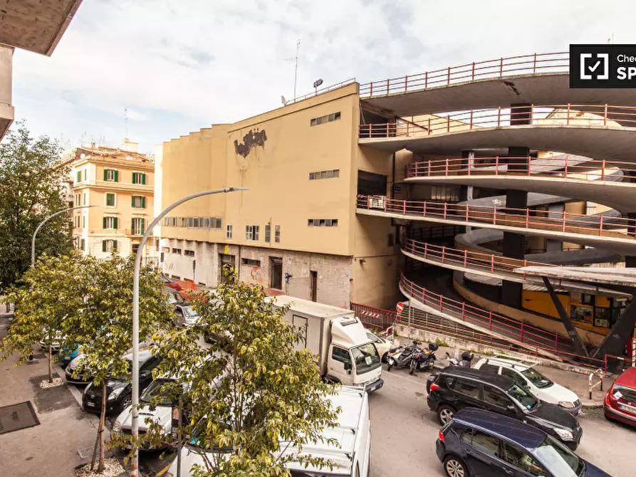 Immagine 13 di Camera condivisa in affitto  in Via Amiterno a Roma