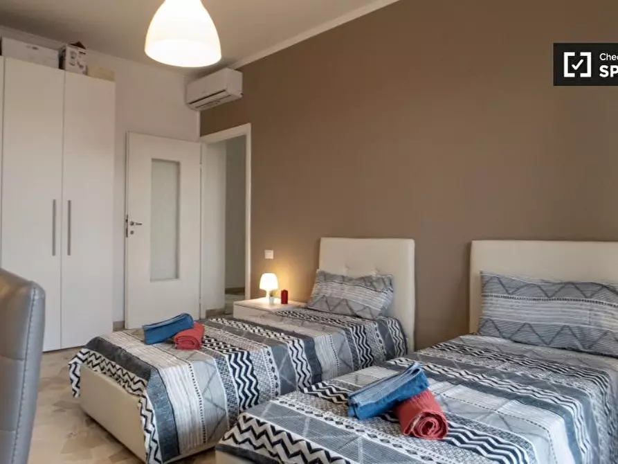 Immagine 2 di Camera condivisa in affitto  in Via Saverio Altamura a Milano
