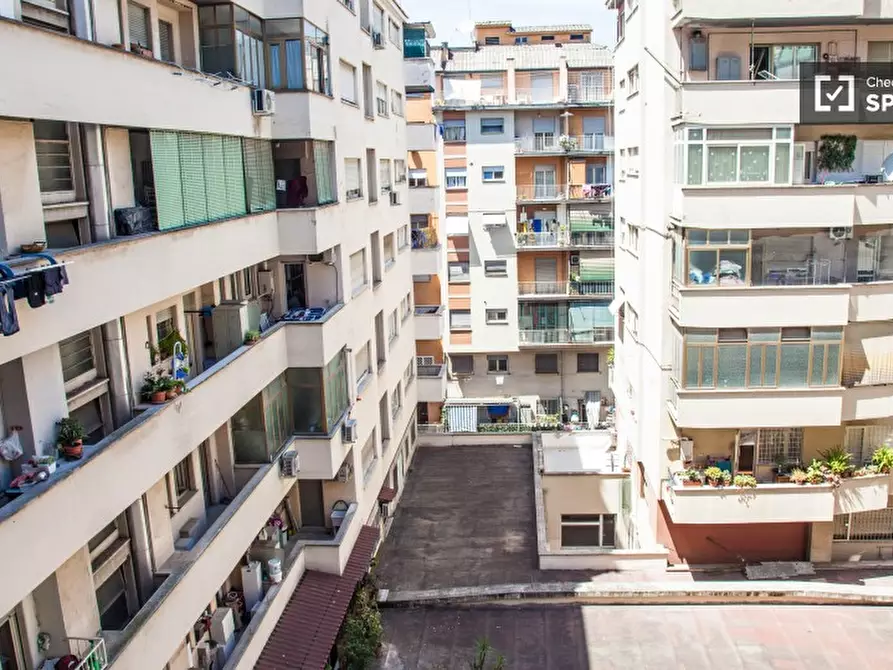 Immagine 17 di Camera condivisa in affitto  in Via Tuscolana a Roma