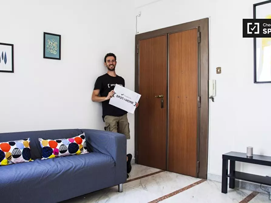 Immagine 10 di Camera condivisa in affitto  in Via Nemorense, 00198 Roma RM, Italy a Roma