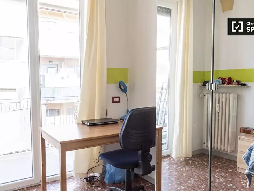 Immagine 11 di Camera condivisa in affitto  in Viale Palmiro Togliatti a Roma