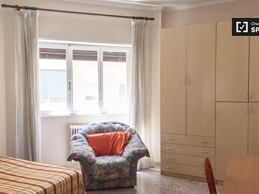 Immagine 2 di Camera condivisa in affitto  in Via Ulisse Dini, 00146 Roma RM, Italy a Roma