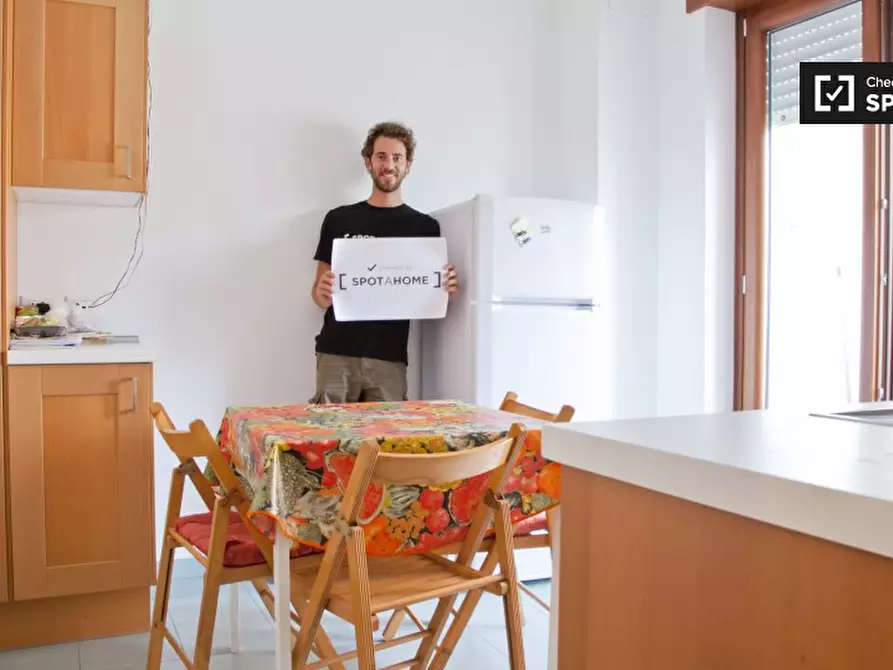 Immagine 8 di Camera condivisa in affitto  in Via Laodicea a Roma