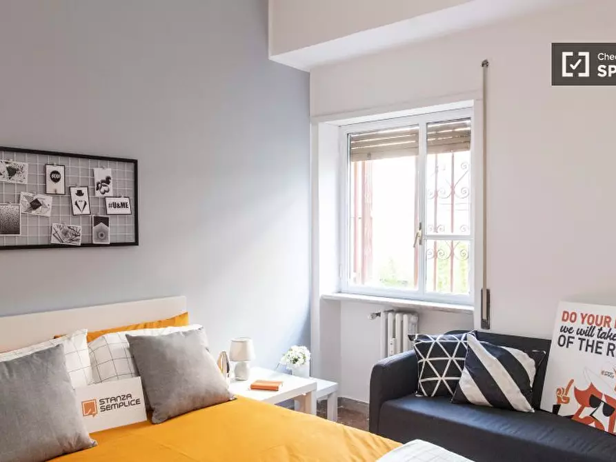 Immagine 2 di Camera condivisa in affitto  in Via Attilio Ambrosini a Roma