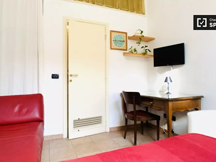 Immagine 3 di Camera condivisa in affitto  in Via di Monserrato, 00186 Roma RM, Italy a Roma