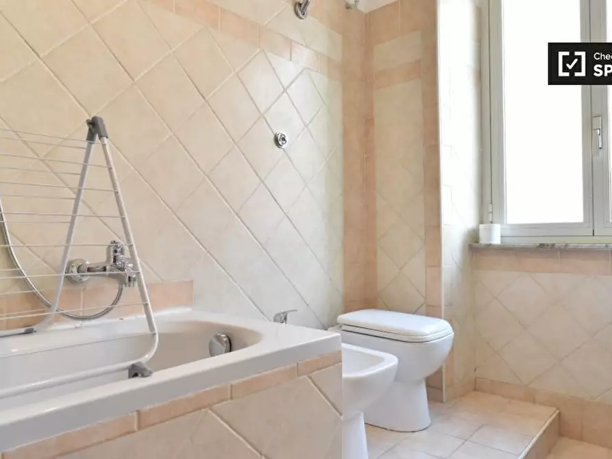 Immagine 11 di Camera condivisa in affitto  in Via dei Platani, 00172 Roma RM, Italy a Roma