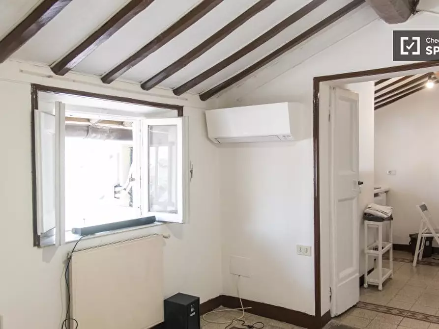 Immagine 10 di Appartamento in affitto  in Via di S. Calisto a Roma