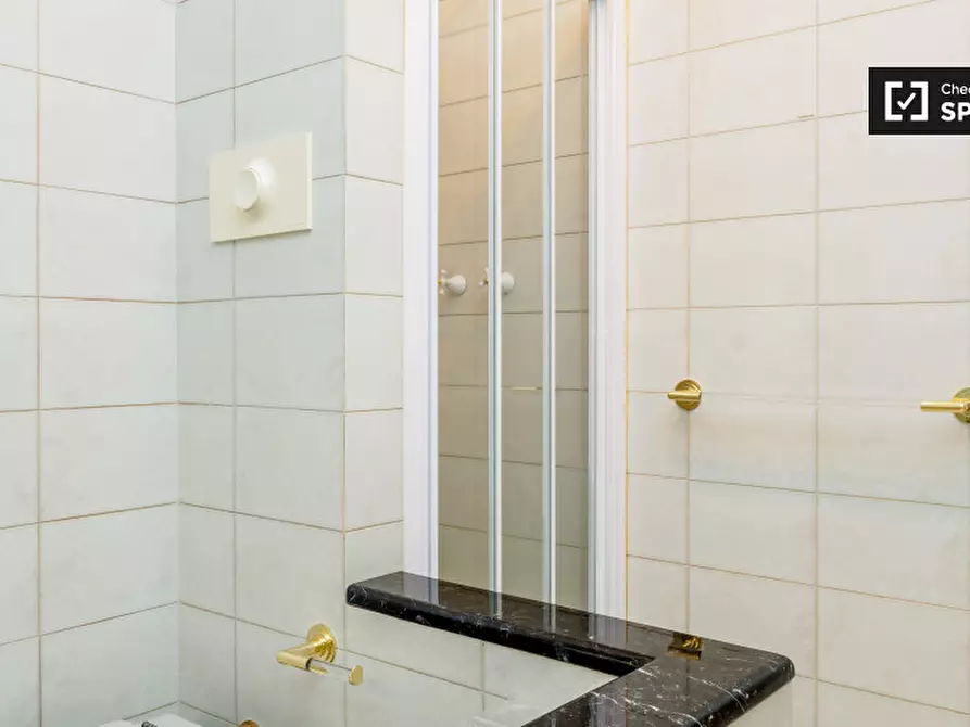 Immagine 16 di Camera condivisa in affitto  in Via Moisè Loria a Milano