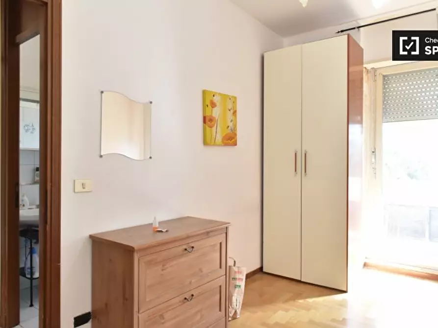 Immagine 3 di Camera condivisa in affitto  in Viale dei Caduti Nella Guerra di Liberazione a Roma