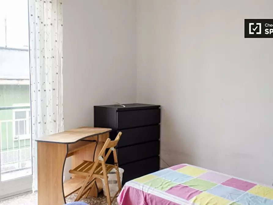 Immagine 2 di Camera condivisa in affitto  in Via Federico Ozanam a Roma