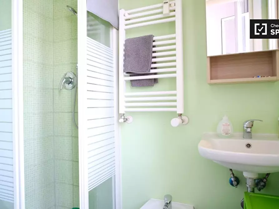 Immagine 15 di Camera condivisa in affitto  in Via Appia Nuova a Roma