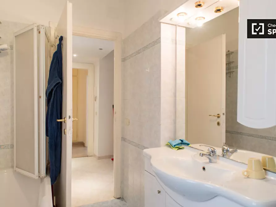 Immagine 13 di Camera condivisa in affitto  in Via Nicolò da Pistoia a Roma