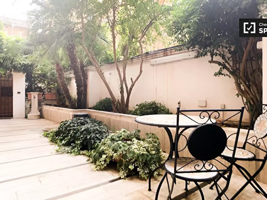 Immagine 19 di Appartamento in affitto  in Via di S. Martino Ai Monti a Roma