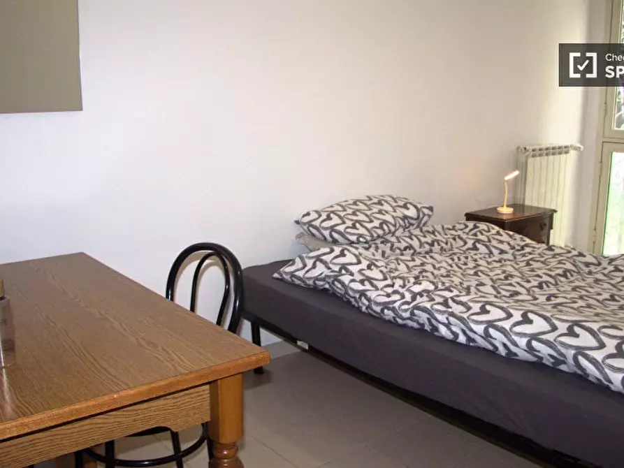 Immagine 5 di Camera condivisa in affitto  in Via Giuseppe de Robertis a Roma